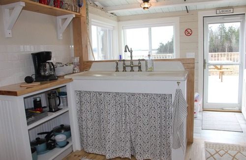 Lubec Cabaña | Romantic Downeast Ocean Front Cottage ~ Amazing Views ~Near Quoddy Head Park!