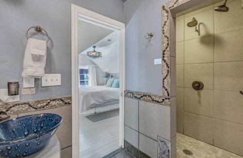 Glenwood Springs Casa | Romantic Downtown Suite at the Floradora House B and B
