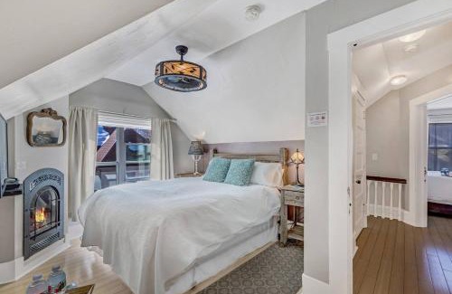Glenwood Springs Casa | Romantic Downtown Suite at the Floradora House B and B