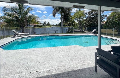 Greenview Shores Casa | Romantic Dream Home in Wellington 4/2 heated Pool, Fireplace on Beautiful Lake