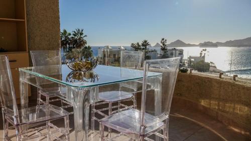 Cabo Bello Apartamento | Romantic Escape with view of the iconic Cabo arch!