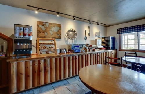 Galena Casa | Romantic Galena Retreat: Themed Rooms & Heated Pool | 3 Units