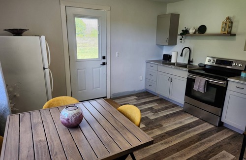 Adolphustown Casa | Romantic get away Winery Guest Sweet at Bergeron Est. Winery's free wine tasting
