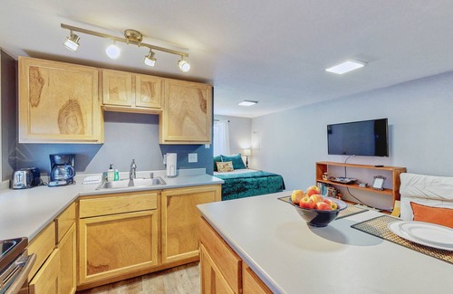 Manset Apartamento | ¡NUEVO LISTADO! Escapada romántica para dos personas con cocina completa, cerca de lagos y parques