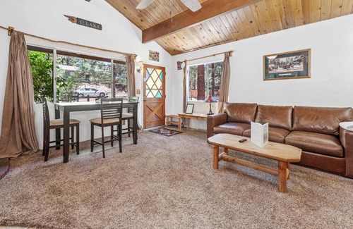 Big Bear City Casa | Romantic Getaway by Big Bear Cool Cabins
