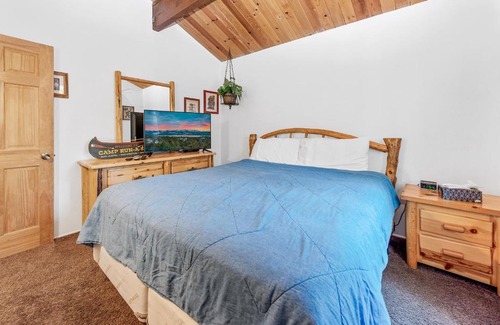 Big Bear City Casa | Romantic Getaway by Big Bear Cool Cabins