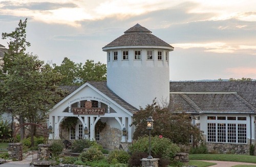 Big Cedars Cabina | Romantic Getaway Feb 10-17th In the Ozarks