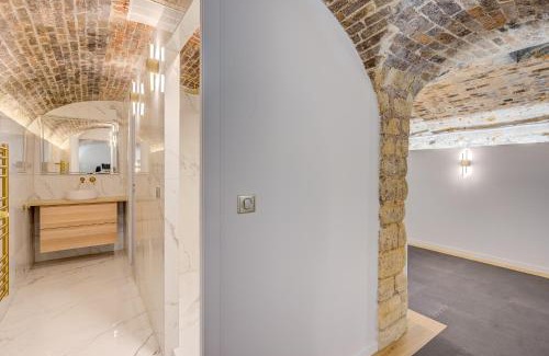 Porte-Saint-Martin Apartamento | Romantic Getaway - Le Marais - with AC