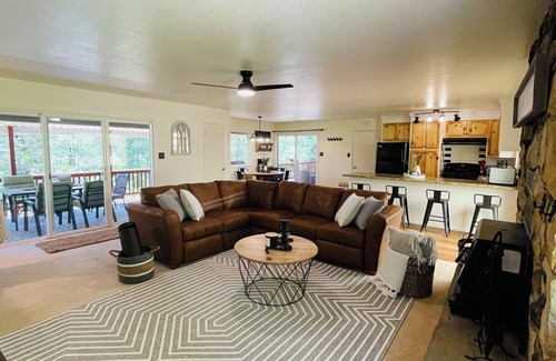 Arnold Casa | Romantic Getaway Near Lakes + Private Hot Tub
