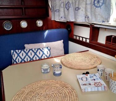 Lapa Alquiler De Eote | Romantic getaway on a sailboat in the Tagus