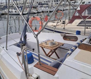 Lapa Alquiler De Eote | Romantic getaway on a sailboat in the Tagus
