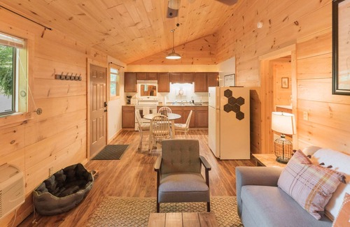 Cosby Cabina | Romantic getaway w/outdoor soaking tub