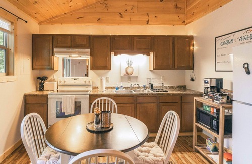 Cosby Cabina | Romantic getaway w/outdoor soaking tub