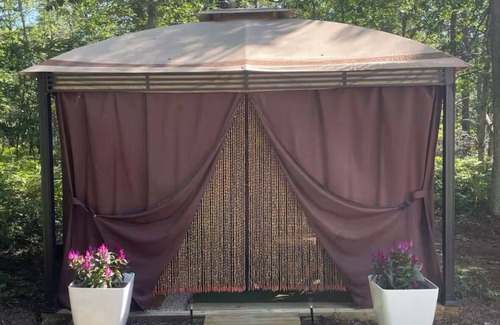 Muskegon Alquiler De RV | Romantic glamping on a 60 acre horse farm.