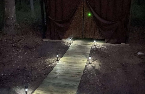 Muskegon Alquiler De RV | Romantic glamping on a 60 acre horse farm.