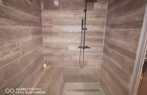 Villeneuve Cama Y Desayuno | Romantic guest room jacuzzi hammam swimming pool