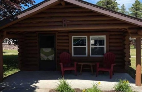 Alger Cabina | Romantic Hideaway | Hot Tub, Fire Pits & Paddle Board Rentals