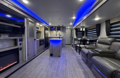 Newhall Casa | Cozy Cutesy camper !