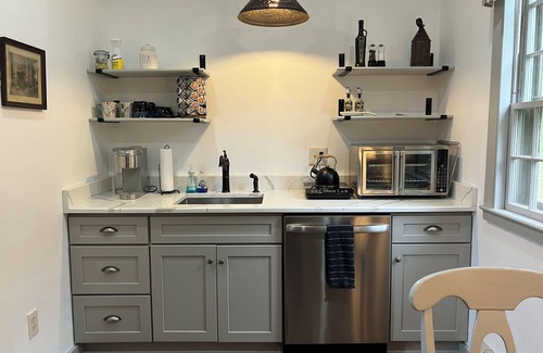 Lisbon Cabaña | Romantic, Historic Haskell House near Casinos, Spa, Ocean Beach, Mystic!