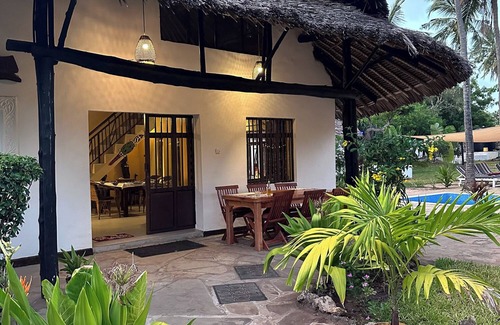 Diani Beach Casa | Romantic Holiday home with tropical garden and private pool near the beach