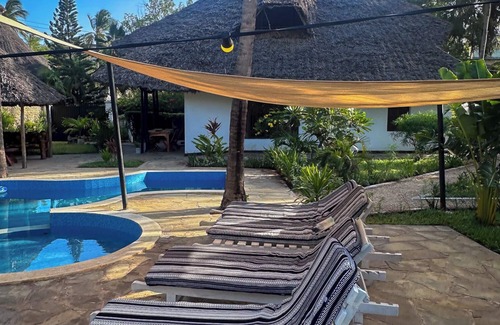 Diani Beach Casa | Romantic Holiday home with tropical garden and private pool near the beach