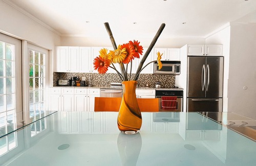 Highland Garden Casa | Romantic Hollywood villa w/private pool — 2 ml from the beach