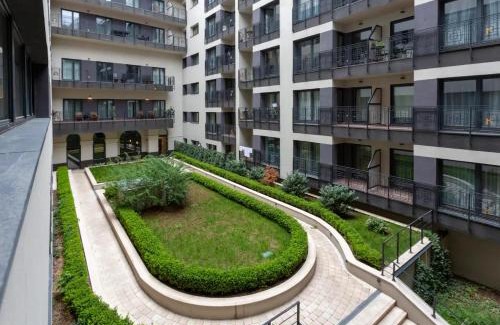 Erzsebetvaros Apartamento | Romantic Home by Andrassy street with Garage and Rooftop Pool