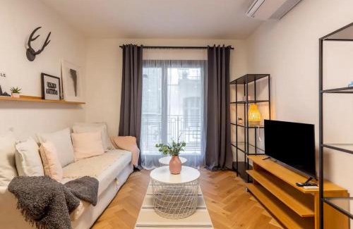 Erzsebetvaros Apartamento | Romantic Home by Andrassy street with Garage and Rooftop Pool
