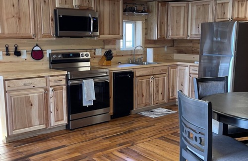 Washington County Cabina | Romantic Honeymoon Cabin Alpaca Mountain Retreat