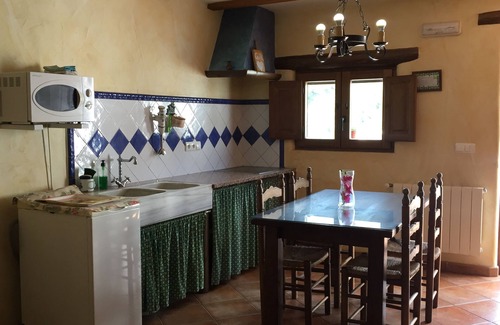 Laroya Otro | casa romantica para 2 o 4 personas con jacuzzi