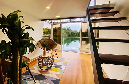 Guatape Alquiler De Eote | Romantic houseboat in nature and enjoy the simplicity of this quiet accommodatio