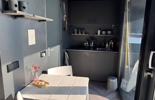 Andijk Alquiler De Eote | "Romantic houseboat 'TinyFloat' on the IJsselmeer - pure relaxation!"