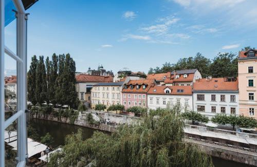 Ljubljana Old Town Apartamento | Romantic JUMP Studio overlooking river, free parking