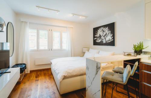Ljubljana Old Town Apartamento | Romantic JUMP Studio overlooking river, free parking