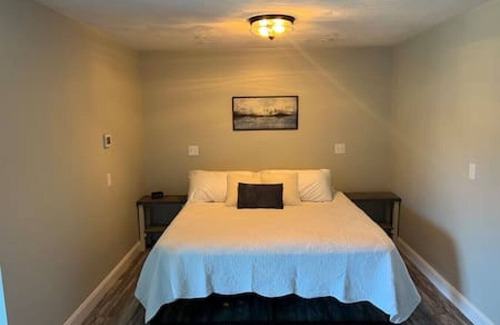Wellsboro Cabina | Romantic King Suite w/ Soaking Tub + Mountain View