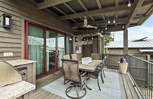 Spicewood Cabina | Romantic Lake Cabin | 1BR | Pickleball | BBQ