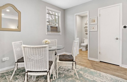 Fox Lake Casa | Romantic Lake Cottage ★ Queen Bed ★ Chain O Lakes