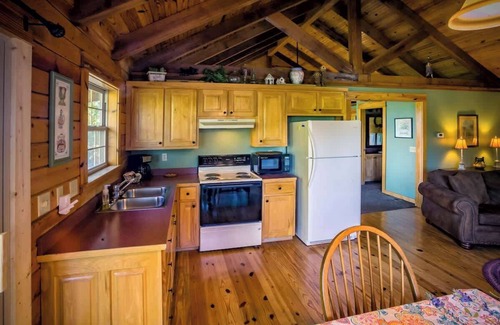 Garfield Cabina | Lake view Honeymoon Log Cabin