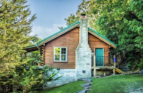 Garfield Cabina | Lake view Honeymoon Log Cabin