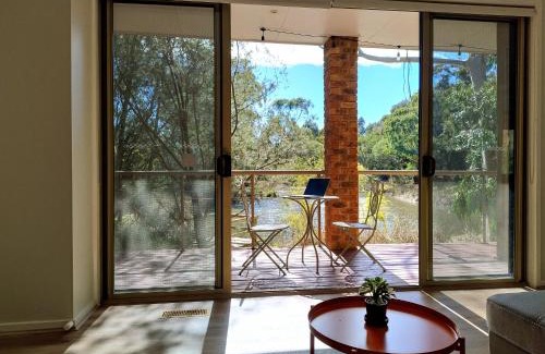 Glen Waverley Casa | Romantic lakehouse at Glen Waverley