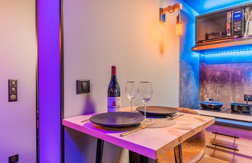 Drusenheim Casa | ⚜️ Romantic Love Room | Jacuzzi, Sauna & Terrace | Near Strasbourg 💕