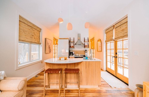 Laurelville Cabina | Romantic Woodland Cabin : Hot Tub, Trails & Near all Hocking Hills Trails