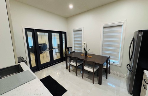 New Tecumseth Apartamento | Romantic & Luxurious 2-bedroom Guest House