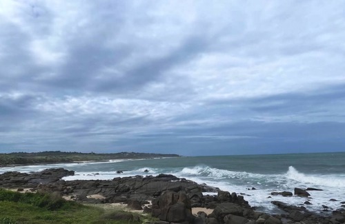 Port Edward Apartamento | Romantic Massive room/studio 5 min walk to the beach!