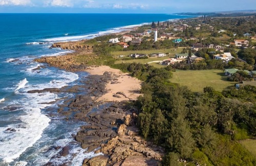 Port Edward Apartamento | Romantic Massive room/studio 5 min walk to the beach!