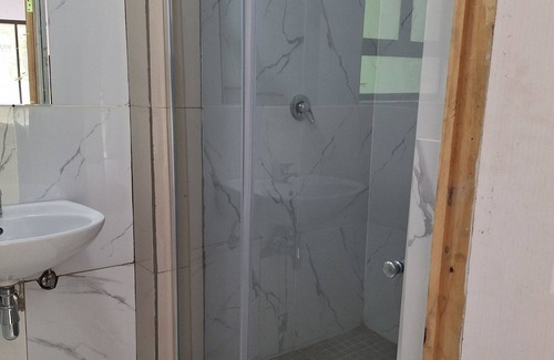 Port Edward Apartamento | Romantic Massive room/studio 5 min walk to the beach!