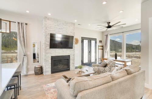 Saint Mary's Casa | Romantic Mountain Retreat with Scenic Views!