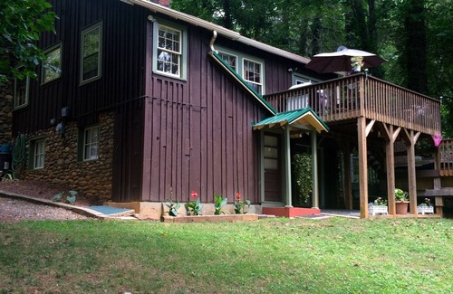 Black Mountain Cabaña | Escapada romántica a la montaña: a una milla del centro de Black Mountain, Carolina del Norte