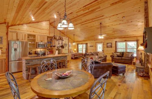 Mountain View Casa | Romantic Mountain View Cabin Rental Near Downtown!
