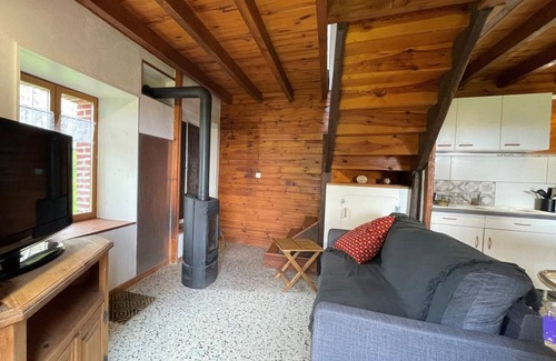 Chatel-Montagne Cabaña | Refugio romántico en la naturaleza con estanque privado y chimenea